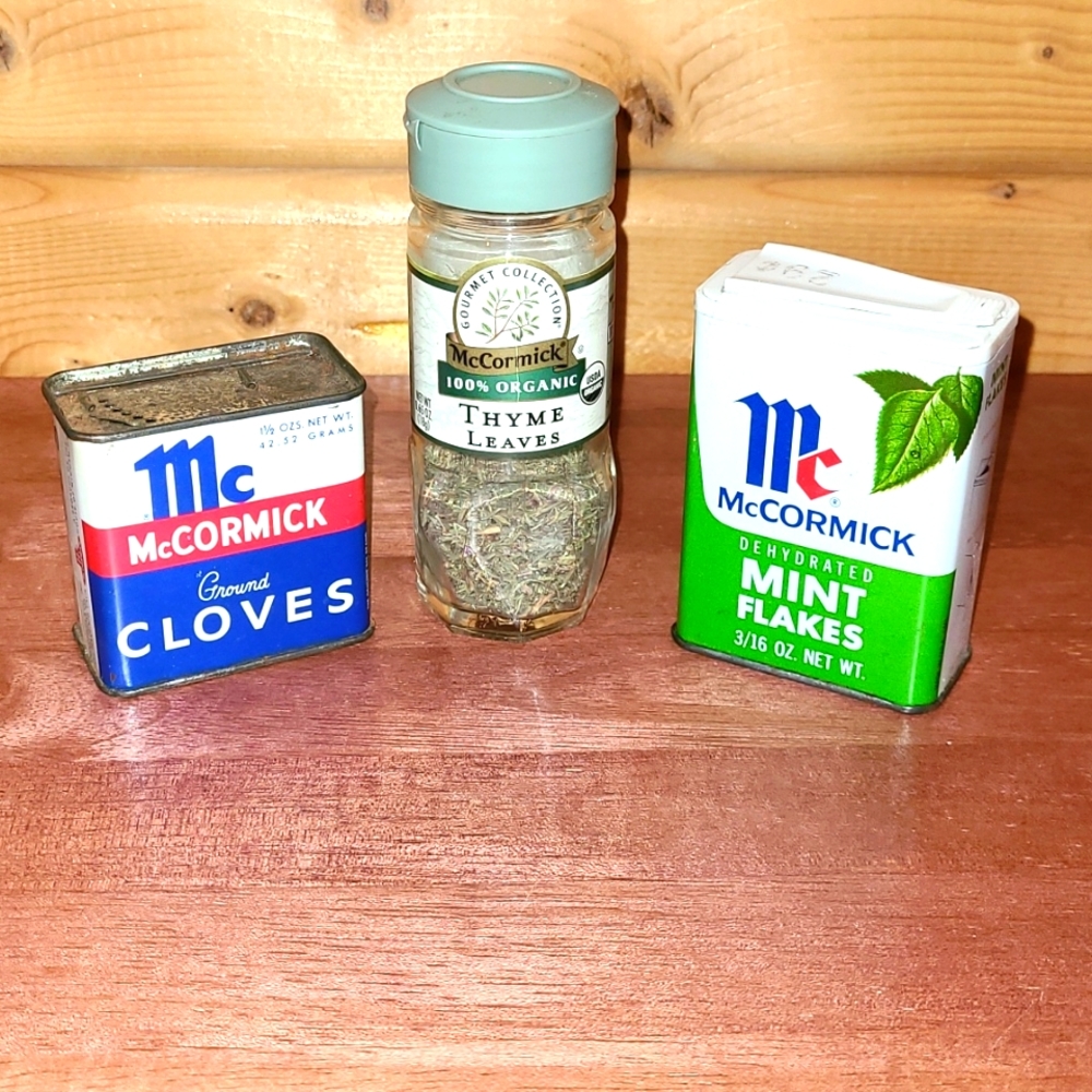 Vintage McCormick Clove Spice Tin, Mint Flakes & Organic Gourmet Thyme Leaves